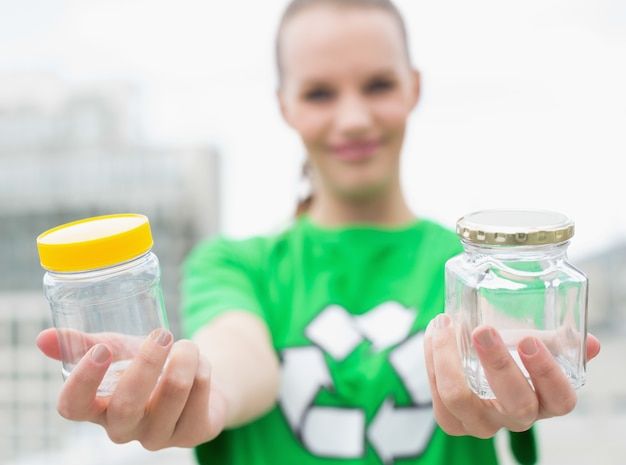 Poradnik: Jak skutecznie ograniczyć zużycie plastiku w biurze?
